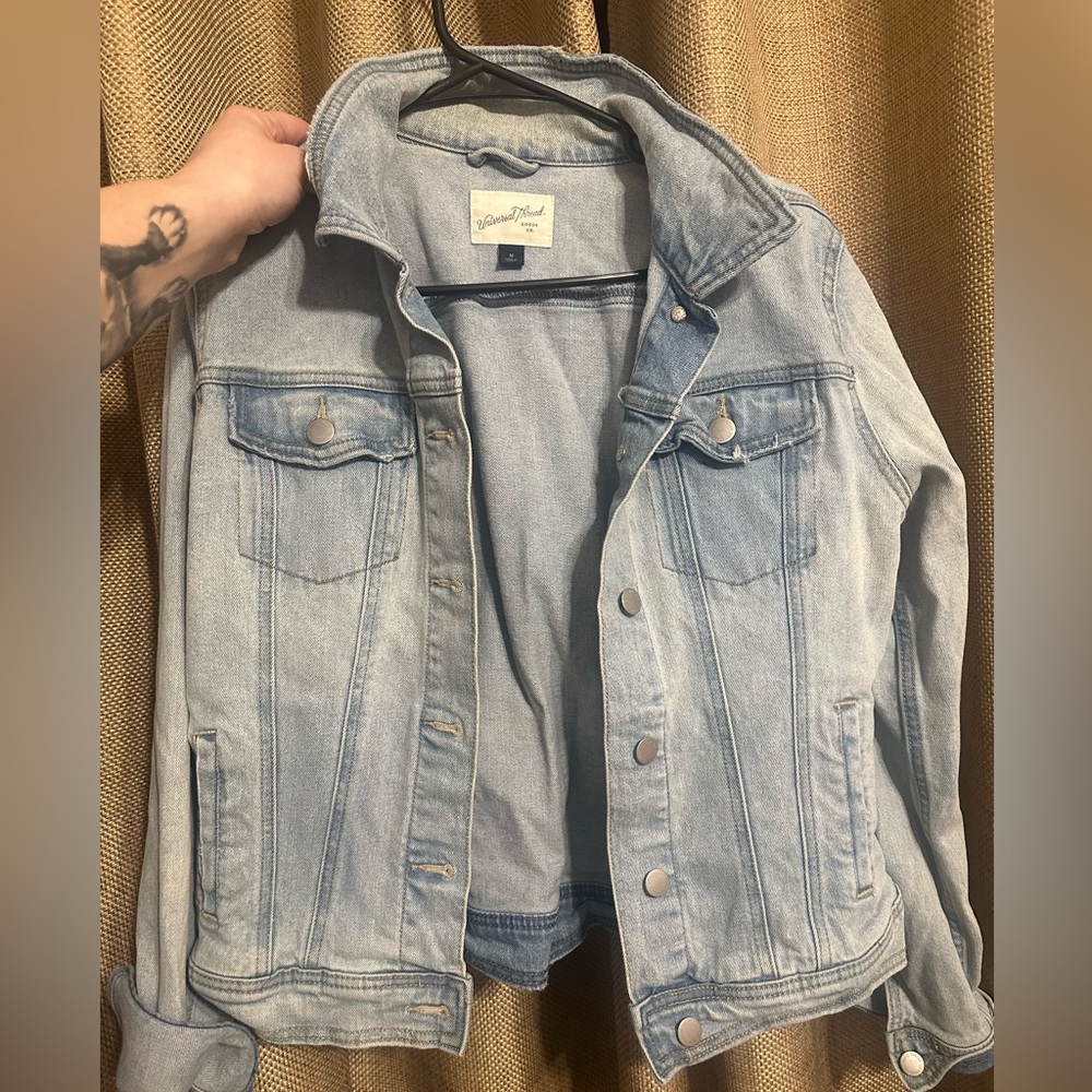 Women’s size M universal threads Jean jacket